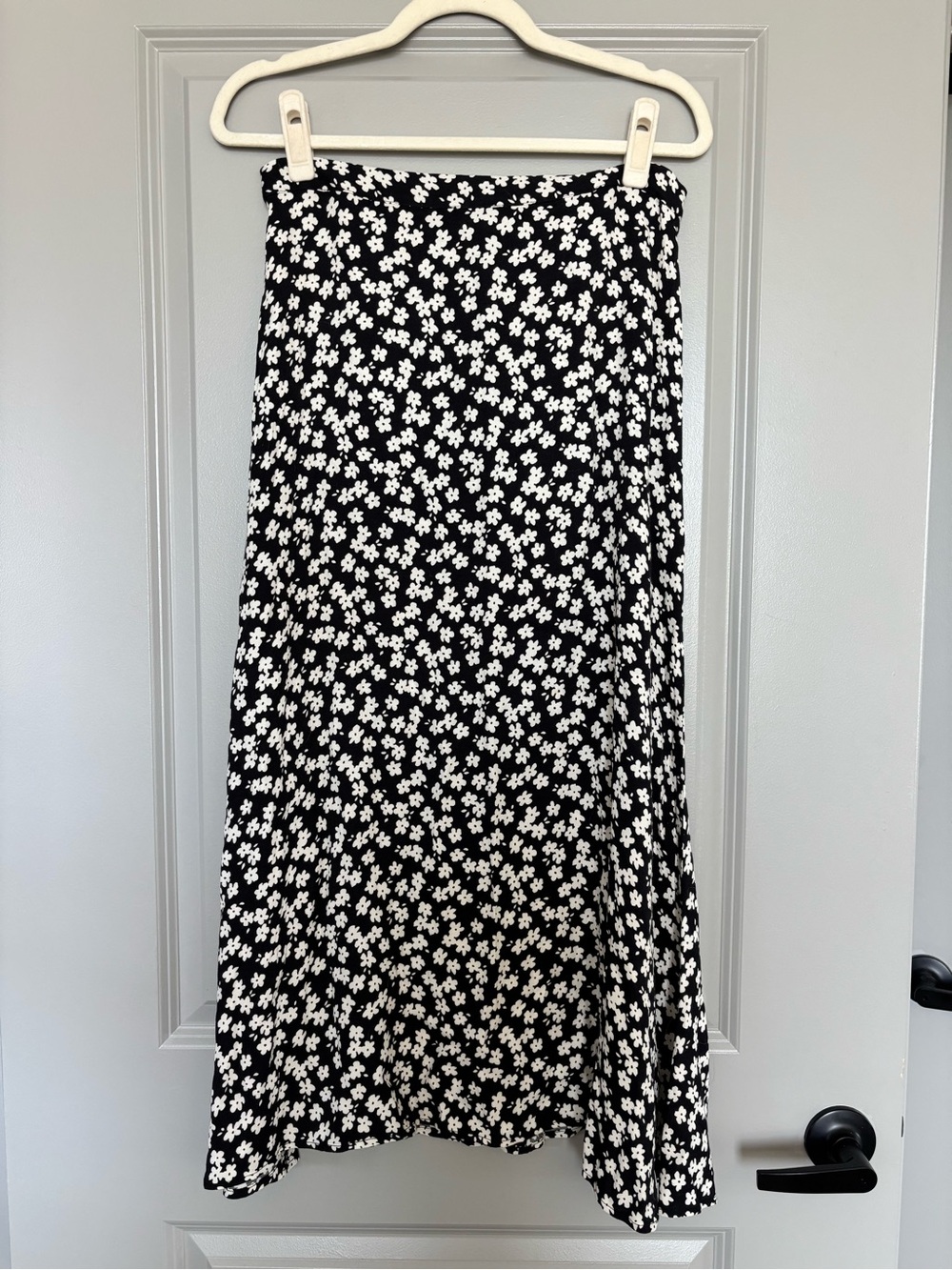 Reformation Bea Daisy Chain Floral Midi Skirt. Black and White. SIZE 10, EUC! - Picture 8 of 14